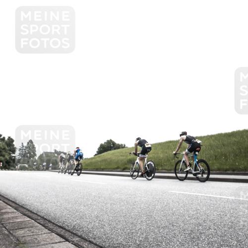21.06.2026 - 29. Vierlanden-Triathlon H.Heesch http://msf.ph/oto/9873117 21.06.2026 12:27:40 Radfahren 927, 963 meine-sportfotos.de
