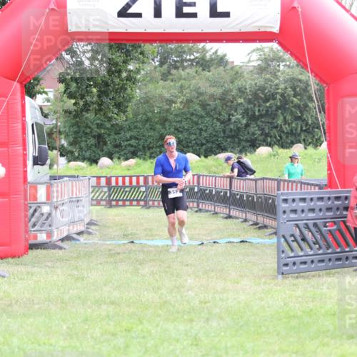 21.06.2026 - 29. Vierlanden-Triathlon Andreas Tolksdorf http://msf.ph/oto/9873126 21.06.2026 11:02:06 Ziel 352, 352 meine-sportfotos.de