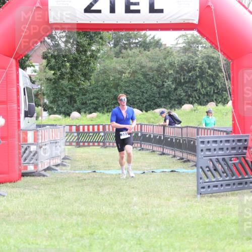 21.06.2026 - 29. Vierlanden-Triathlon Andreas Tolksdorf http://msf.ph/oto/9873136 21.06.2026 11:02:06 Ziel 352, 352 meine-sportfotos.de