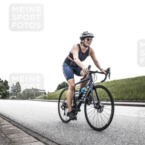 21.06.2026 - 29. Vierlanden-Triathlon H.Heesch http://msf.ph/oto/9873163 21.06.2026 12:27:50 Radfahren 877, 924 meine-sportfotos.de