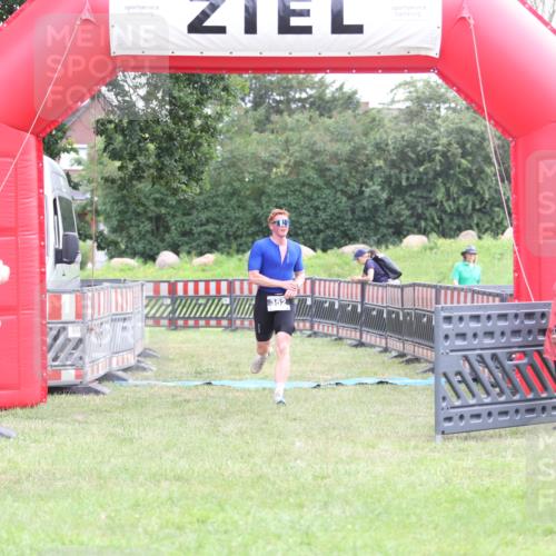 21.06.2026 - 29. Vierlanden-Triathlon Andreas Tolksdorf http://msf.ph/oto/9873166 21.06.2026 11:02:06 Ziel 352, 352 meine-sportfotos.de