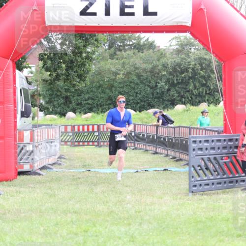 21.06.2026 - 29. Vierlanden-Triathlon Andreas Tolksdorf http://msf.ph/oto/9873175 21.06.2026 11:02:06 Ziel 352, 352 meine-sportfotos.de