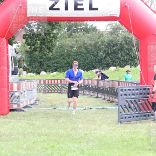 21.06.2026 - 29. Vierlanden-Triathlon Andreas Tolksdorf http://msf.ph/oto/9873181 21.06.2026 11:02:06 Ziel 352, 352 meine-sportfotos.de