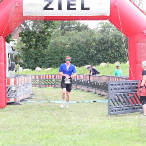 21.06.2026 - 29. Vierlanden-Triathlon Andreas Tolksdorf http://msf.ph/oto/9873191 21.06.2026 11:02:06 Ziel 352, 352 meine-sportfotos.de