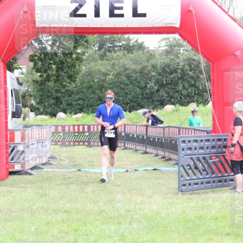 21.06.2026 - 29. Vierlanden-Triathlon Andreas Tolksdorf http://msf.ph/oto/9873198 21.06.2026 11:02:06 Ziel 352, 352 meine-sportfotos.de