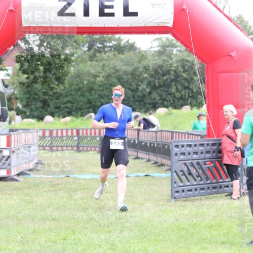 21.06.2026 - 29. Vierlanden-Triathlon Andreas Tolksdorf http://msf.ph/oto/9873232 21.06.2026 11:02:07 Ziel 352, 352 meine-sportfotos.de