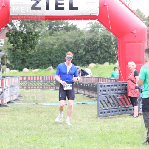 21.06.2026 - 29. Vierlanden-Triathlon Andreas Tolksdorf http://msf.ph/oto/9873256 21.06.2026 11:02:08 Ziel 352, 352 meine-sportfotos.de