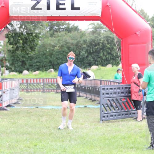 21.06.2026 - 29. Vierlanden-Triathlon Andreas Tolksdorf http://msf.ph/oto/9873263 21.06.2026 11:02:08 Ziel 352, 352 meine-sportfotos.de