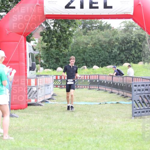 21.06.2026 - 29. Vierlanden-Triathlon Andreas Tolksdorf http://msf.ph/oto/9873310 21.06.2026 11:02:51 Ziel 307, 440, 307, 440 meine-sportfotos.de