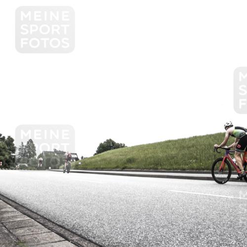 21.06.2026 - 29. Vierlanden-Triathlon H.Heesch http://msf.ph/oto/9873311 21.06.2026 12:29:10 Radfahren 933, 944, 967 meine-sportfotos.de