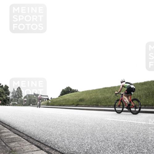 21.06.2026 - 29. Vierlanden-Triathlon H.Heesch http://msf.ph/oto/9873316 21.06.2026 12:29:10 Radfahren 933, 944, 967 meine-sportfotos.de