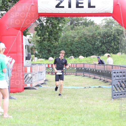 21.06.2026 - 29. Vierlanden-Triathlon Andreas Tolksdorf http://msf.ph/oto/9873344 21.06.2026 11:02:51 Ziel 307, 440, 307, 440 meine-sportfotos.de