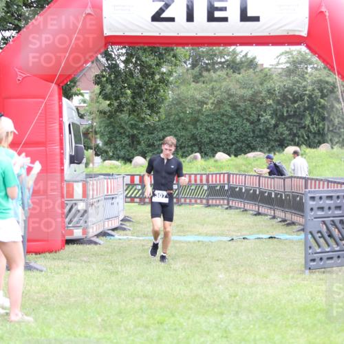 21.06.2026 - 29. Vierlanden-Triathlon Andreas Tolksdorf http://msf.ph/oto/9873353 21.06.2026 11:02:51 Ziel 307, 440, 307, 440 meine-sportfotos.de