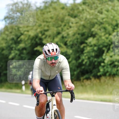 21.06.2026 - Viking Triathlon Michael Burmester http://msf.ph/oto/9873358 21.06.2026 12:48:10 Radfahren 57, 73, 124, 126, 166, 232, 273, 608, 644 meine-sportfotos.de