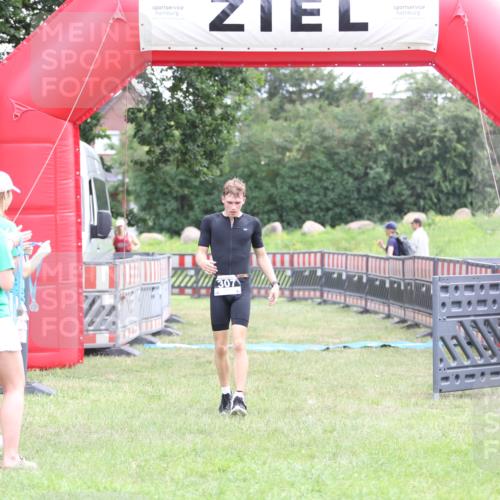 21.06.2026 - 29. Vierlanden-Triathlon Andreas Tolksdorf http://msf.ph/oto/9873376 21.06.2026 11:02:52 Ziel 307, 440, 307, 440 meine-sportfotos.de