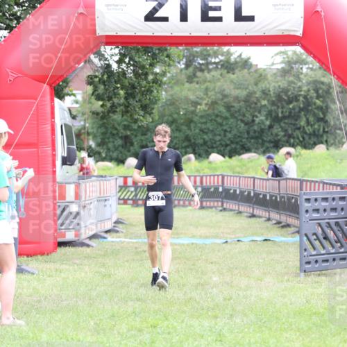 21.06.2026 - 29. Vierlanden-Triathlon Andreas Tolksdorf http://msf.ph/oto/9873385 21.06.2026 11:02:52 Ziel 307, 440, 307, 440 meine-sportfotos.de
