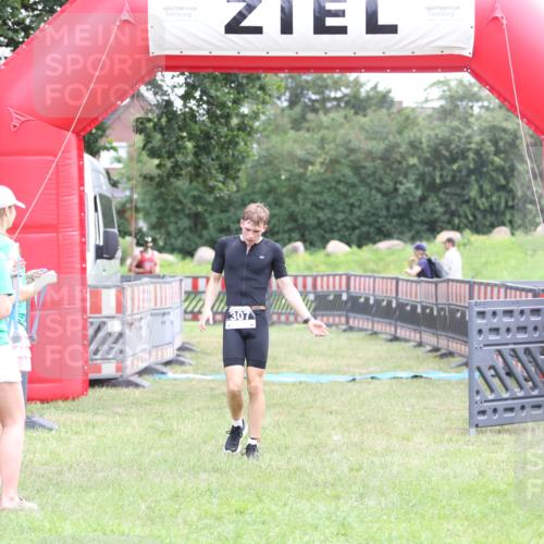21.06.2026 - 29. Vierlanden-Triathlon Andreas Tolksdorf http://msf.ph/oto/9873428 21.06.2026 11:02:53 Ziel 307, 332, 440, 307, 332, 440 meine-sportfotos.de