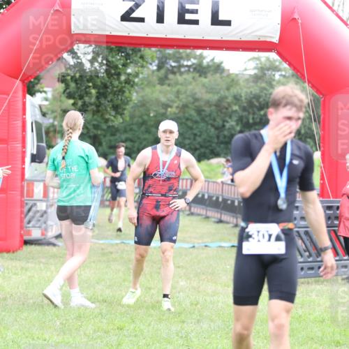 21.06.2026 - 29. Vierlanden-Triathlon Andreas Tolksdorf http://msf.ph/oto/9873467 21.06.2026 11:03:02 Ziel 312, 332, 312, 332 meine-sportfotos.de