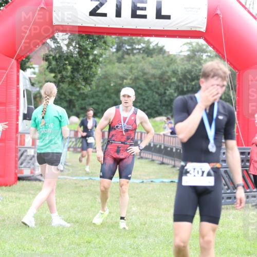 21.06.2026 - 29. Vierlanden-Triathlon Andreas Tolksdorf http://msf.ph/oto/9873481 21.06.2026 11:03:02 Ziel 312, 332, 312, 332 meine-sportfotos.de