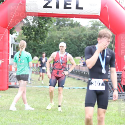 21.06.2026 - 29. Vierlanden-Triathlon Andreas Tolksdorf http://msf.ph/oto/9873491 21.06.2026 11:03:02 Ziel 312, 332, 312, 332 meine-sportfotos.de