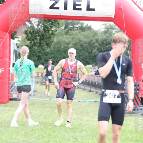 21.06.2026 - 29. Vierlanden-Triathlon Andreas Tolksdorf http://msf.ph/oto/9873496 21.06.2026 11:03:02 Ziel 312, 332, 312, 332 meine-sportfotos.de