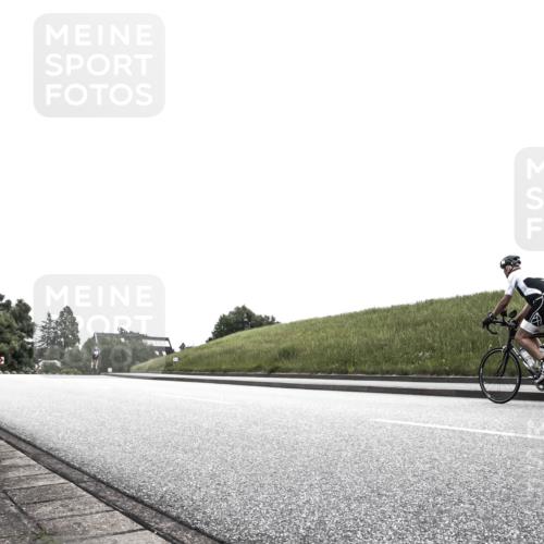21.06.2026 - 29. Vierlanden-Triathlon H.Heesch http://msf.ph/oto/9873531 21.06.2026 12:30:39 Radfahren 925, 948 meine-sportfotos.de