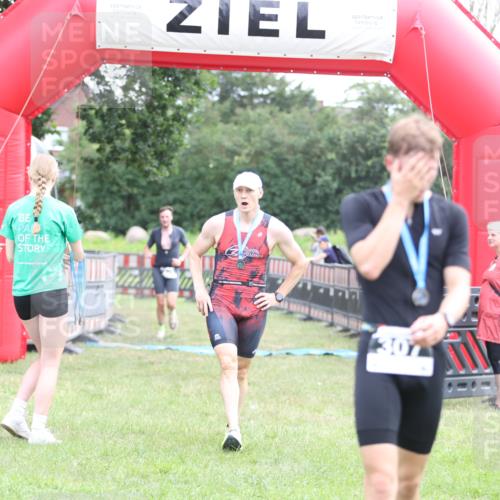 21.06.2026 - 29. Vierlanden-Triathlon Andreas Tolksdorf http://msf.ph/oto/9873539 21.06.2026 11:03:03 Ziel 312, 332, 312, 332 meine-sportfotos.de