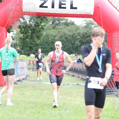 21.06.2026 - 29. Vierlanden-Triathlon Andreas Tolksdorf http://msf.ph/oto/9873544 21.06.2026 11:03:03 Ziel 312, 332, 312, 332 meine-sportfotos.de