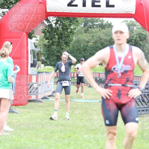 21.06.2026 - 29. Vierlanden-Triathlon Andreas Tolksdorf http://msf.ph/oto/9873561 21.06.2026 11:03:08 Ziel 312, 332, 312, 332 meine-sportfotos.de
