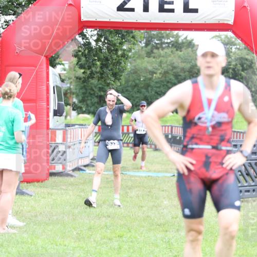 21.06.2026 - 29. Vierlanden-Triathlon Andreas Tolksdorf http://msf.ph/oto/9873568 21.06.2026 11:03:08 Ziel 312, 332, 312, 332 meine-sportfotos.de