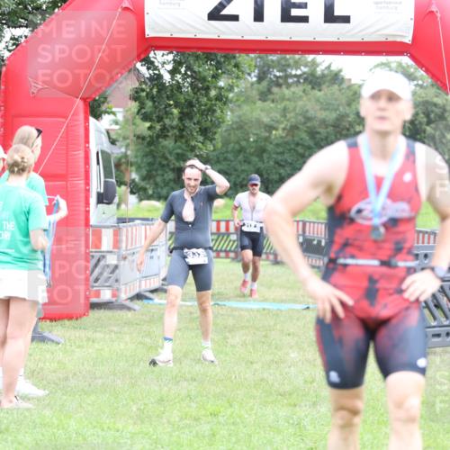 21.06.2026 - 29. Vierlanden-Triathlon Andreas Tolksdorf http://msf.ph/oto/9873585 21.06.2026 11:03:08 Ziel 312, 332, 312, 332 meine-sportfotos.de