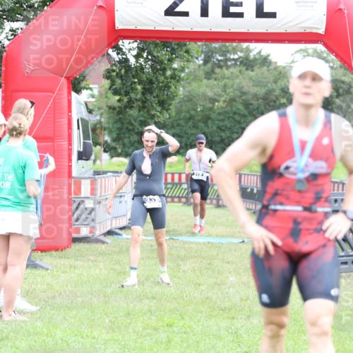 21.06.2026 - 29. Vierlanden-Triathlon Andreas Tolksdorf http://msf.ph/oto/9873593 21.06.2026 11:03:08 Ziel 312, 332, 312, 332 meine-sportfotos.de