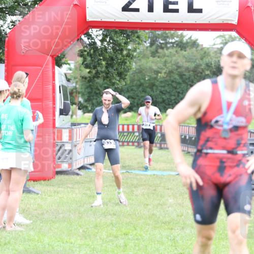 21.06.2026 - 29. Vierlanden-Triathlon Andreas Tolksdorf http://msf.ph/oto/9873608 21.06.2026 11:03:08 Ziel 312, 332, 312, 332 meine-sportfotos.de