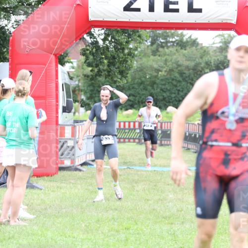 21.06.2026 - 29. Vierlanden-Triathlon Andreas Tolksdorf http://msf.ph/oto/9873623 21.06.2026 11:03:08 Ziel 312, 332, 312, 332 meine-sportfotos.de