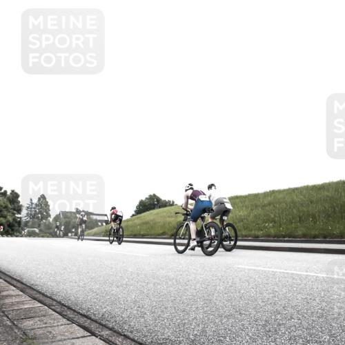 21.06.2026 - 29. Vierlanden-Triathlon H.Heesch http://msf.ph/oto/9873628 21.06.2026 12:31:26 Radfahren 882, 887 meine-sportfotos.de