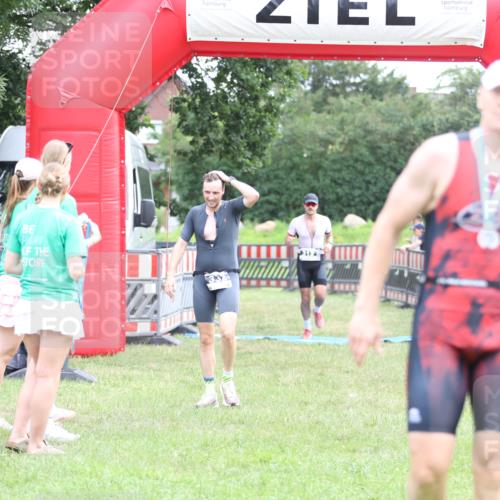 21.06.2026 - 29. Vierlanden-Triathlon Andreas Tolksdorf http://msf.ph/oto/9873639 21.06.2026 11:03:08 Ziel 312, 332, 312, 332 meine-sportfotos.de