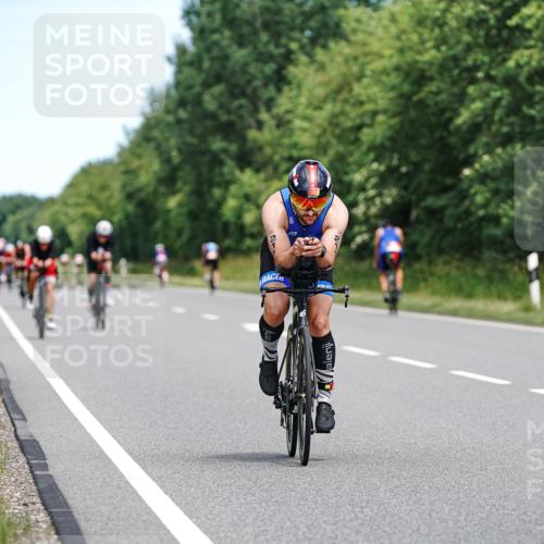 21.06.2026 - Viking Triathlon Michael Burmester http://msf.ph/oto/9873647 21.06.2026 12:50:39 Radfahren 26, 190, 211, 261, 326, 387, 463, 556 meine-sportfotos.de