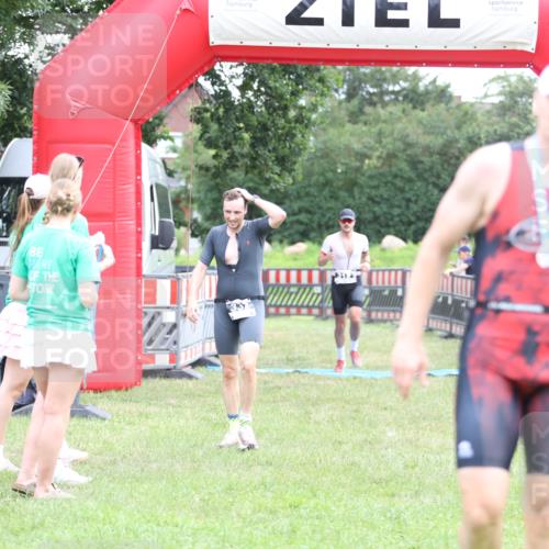 21.06.2026 - 29. Vierlanden-Triathlon Andreas Tolksdorf http://msf.ph/oto/9873648 21.06.2026 11:03:09 Ziel 312, 332, 312, 332 meine-sportfotos.de