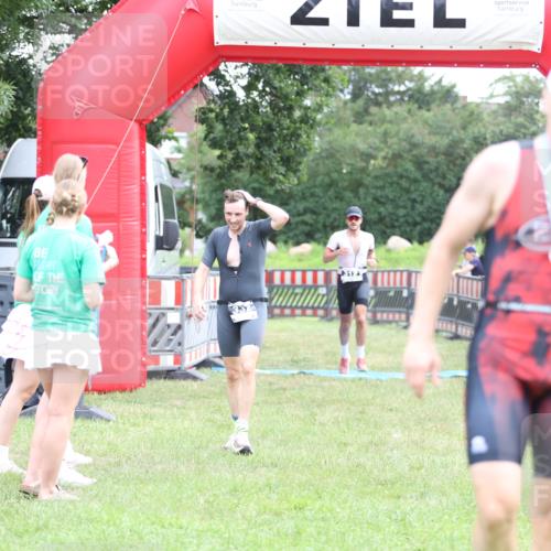 21.06.2026 - 29. Vierlanden-Triathlon Andreas Tolksdorf http://msf.ph/oto/9873657 21.06.2026 11:03:09 Ziel 312, 332, 312, 332 meine-sportfotos.de
