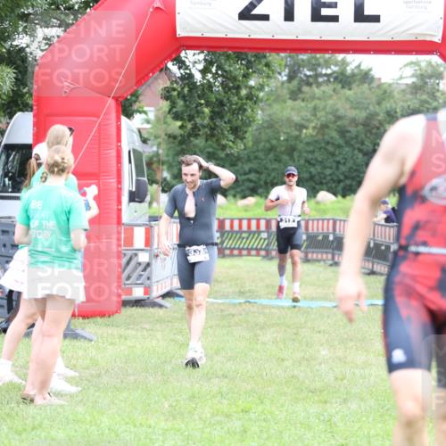 21.06.2026 - 29. Vierlanden-Triathlon Andreas Tolksdorf http://msf.ph/oto/9873664 21.06.2026 11:03:09 Ziel 312, 332, 312, 332 meine-sportfotos.de