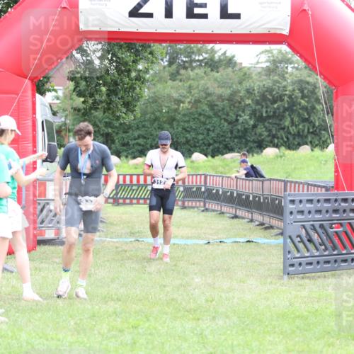 21.06.2026 - 29. Vierlanden-Triathlon Andreas Tolksdorf http://msf.ph/oto/9873690 21.06.2026 11:03:11 Ziel 312, 312 meine-sportfotos.de