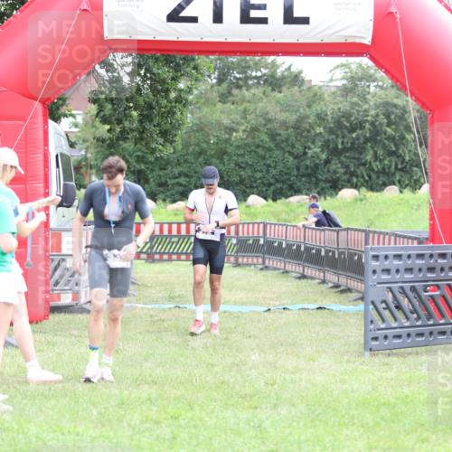21.06.2026 - 29. Vierlanden-Triathlon Andreas Tolksdorf http://msf.ph/oto/9873699 21.06.2026 11:03:11 Ziel 312, 312 meine-sportfotos.de