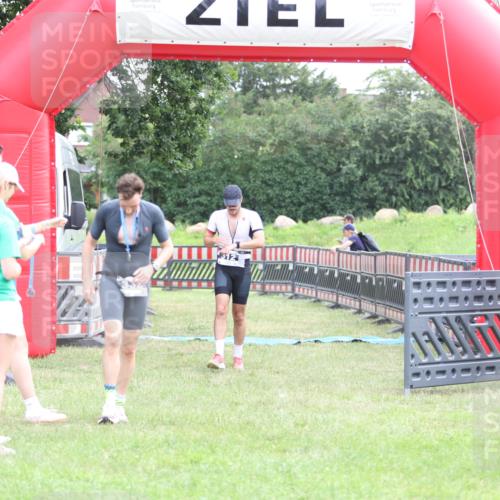 21.06.2026 - 29. Vierlanden-Triathlon Andreas Tolksdorf http://msf.ph/oto/9873709 21.06.2026 11:03:11 Ziel 312, 312 meine-sportfotos.de