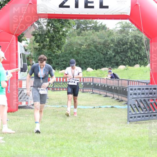 21.06.2026 - 29. Vierlanden-Triathlon Andreas Tolksdorf http://msf.ph/oto/9873718 21.06.2026 11:03:11 Ziel 312, 312 meine-sportfotos.de