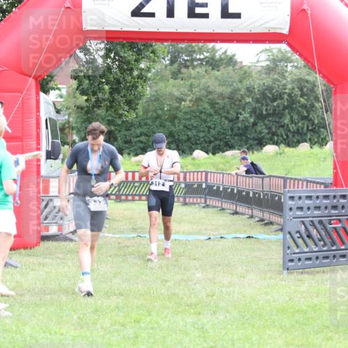 21.06.2026 - 29. Vierlanden-Triathlon Andreas Tolksdorf http://msf.ph/oto/9873725 21.06.2026 11:03:11 Ziel 312, 312 meine-sportfotos.de