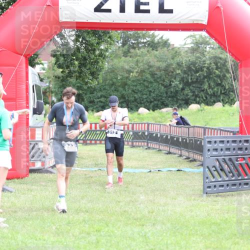 21.06.2026 - 29. Vierlanden-Triathlon Andreas Tolksdorf http://msf.ph/oto/9873733 21.06.2026 11:03:11 Ziel 312, 312 meine-sportfotos.de