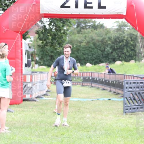 21.06.2026 - 29. Vierlanden-Triathlon Andreas Tolksdorf http://msf.ph/oto/9873761 21.06.2026 11:03:12 Ziel 312, 312 meine-sportfotos.de