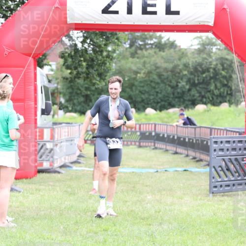 21.06.2026 - 29. Vierlanden-Triathlon Andreas Tolksdorf http://msf.ph/oto/9873769 21.06.2026 11:03:12 Ziel 312, 312 meine-sportfotos.de