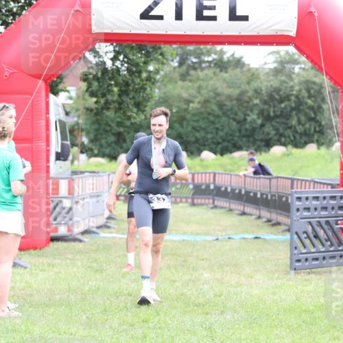 21.06.2026 - 29. Vierlanden-Triathlon Andreas Tolksdorf http://msf.ph/oto/9873776 21.06.2026 11:03:12 Ziel 312, 312 meine-sportfotos.de