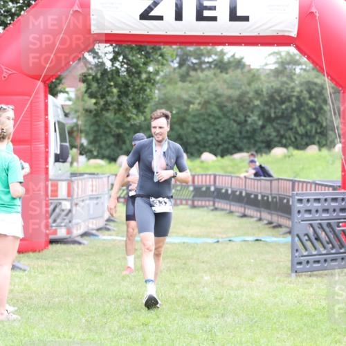 21.06.2026 - 29. Vierlanden-Triathlon Andreas Tolksdorf http://msf.ph/oto/9873784 21.06.2026 11:03:12 Ziel 312, 312 meine-sportfotos.de